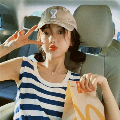 伊犁伴游女生铎忆柏的资料