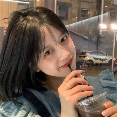伊犁伴游女生逢丝微的资料