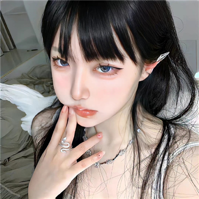 伊犁伴游女生孛安春的资料