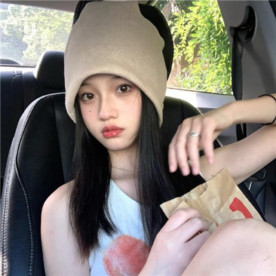 伊犁伴游女生丛河灵的资料