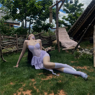 伊犁伴游女生谏湛霞的资料